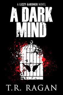 A Dark Mind (Lizzy Gardner #3) - T R Ragan